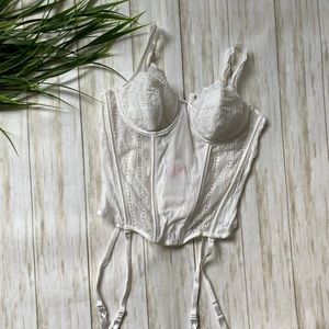 🍀Victoria’s Secret white bustier corset 36b bra